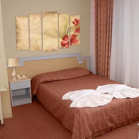 Aymes Hotel 3*